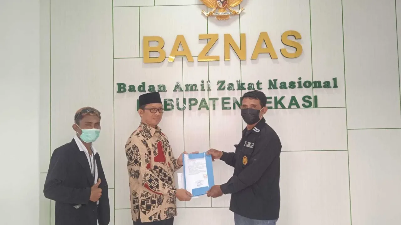Ketua DPD LSM Prabhu Indonesia Jaya Kabupaten Bekasi,Serahkan Berkas Usulan Kepada BAZNAS