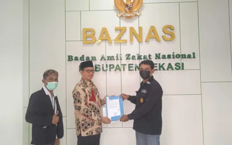 Ketua DPD LSM Prabhu Indonesia Jaya Kabupaten Bekasi,Serahkan Berkas Usulan Kepada BAZNAS