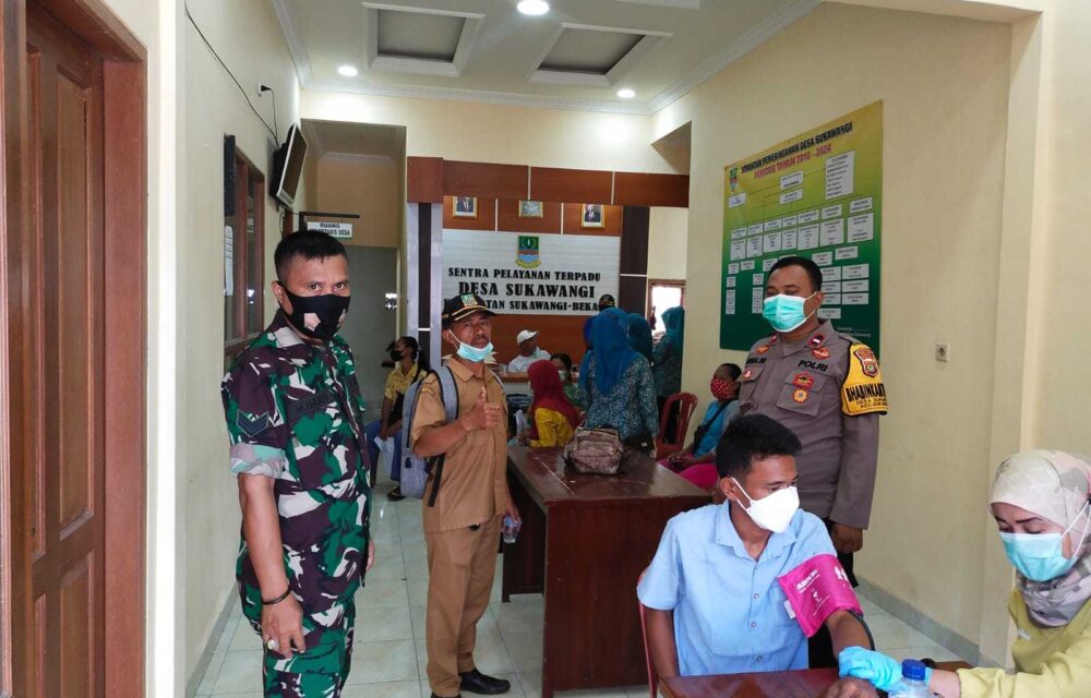 Kawal Kegiatan Vaksin Booster Tahap Ketiga,Babinsa Desa Sukawangi Bersama Bimaspol