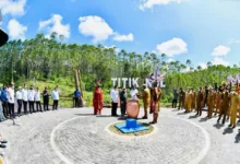 Presiden Satukan Tanah dan Air di Titik Nol IKN