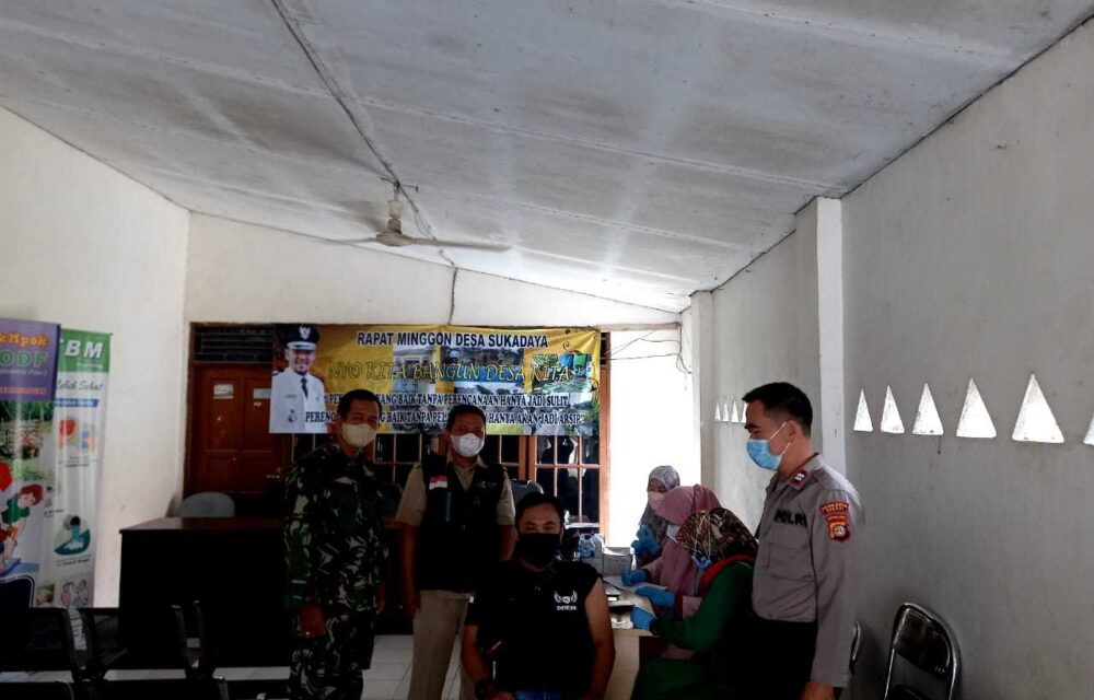 Polsek Tambelang Monitoring Vaksinasi Covid -19