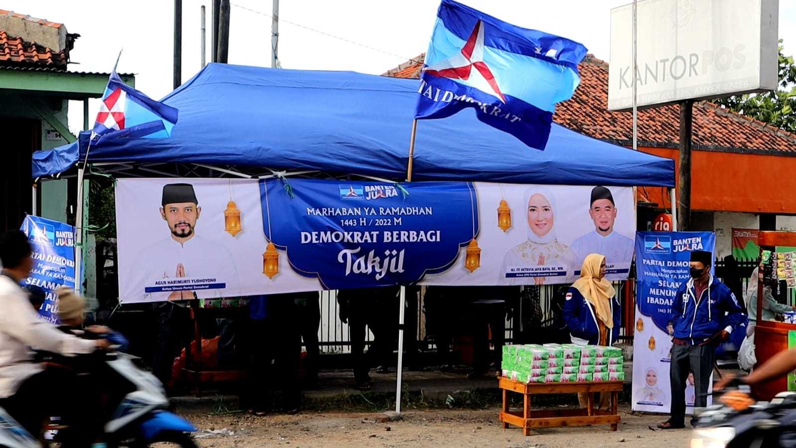 Relawan Ahy Di Kabupaten Serang Bagikan Takjil Dan Doorprize