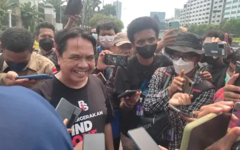 Loyalis Jokowi Sebut Ade Armando Susahkan Pemerintah