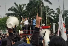 Saat Demo, Sufmi Dasco Pilih Diam Terkait Ratu Koridor