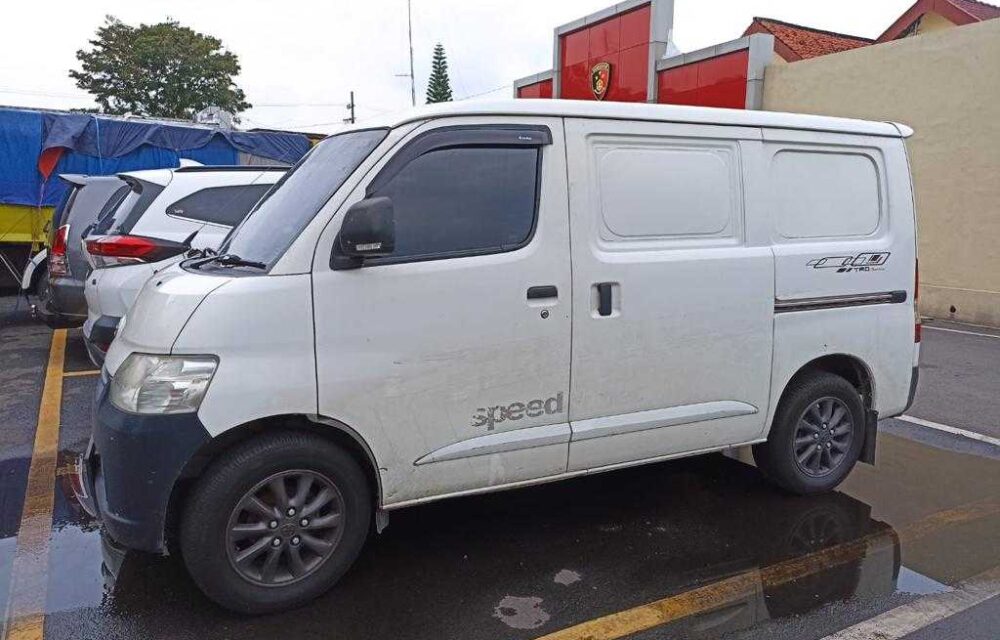 Tradisi Lebaran, Warga Sidoarjo Tukar Uang Ditahan Petugas