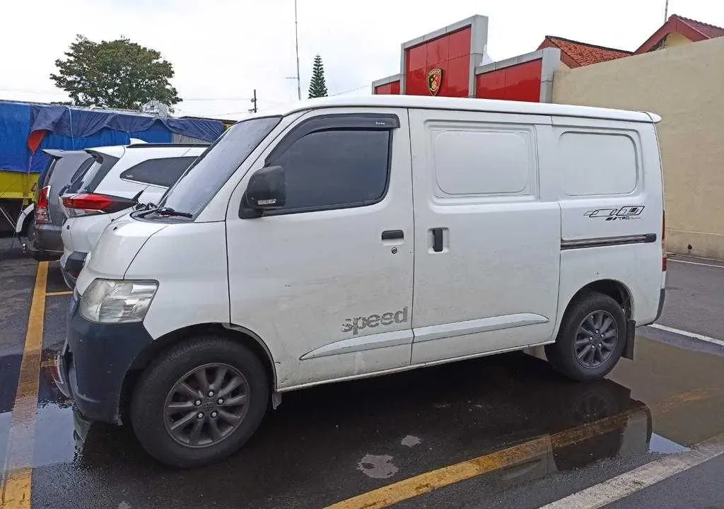 Tradisi Lebaran, Warga Sidoarjo Tukar Uang Ditahan Petugas