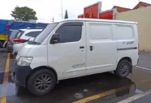 Tradisi Lebaran, Warga Sidoarjo Tukar Uang Ditahan Petugas