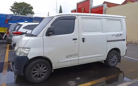 Tradisi Lebaran, Warga Sidoarjo Tukar Uang Ditahan Petugas