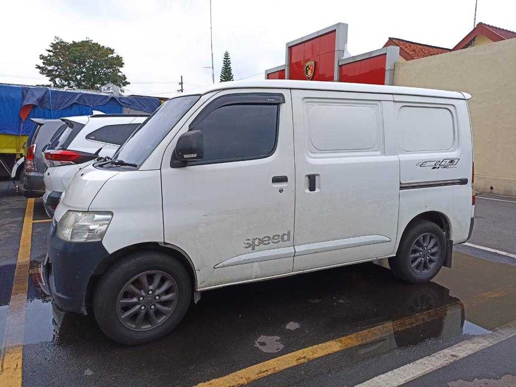 Tradisi Lebaran, Warga Sidoarjo Tukar Uang Ditahan Petugas