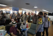 Kapolda Banten Cek Langsung Pelayanan Vaksinasi Booster Polda Banten di Kapal Ferry