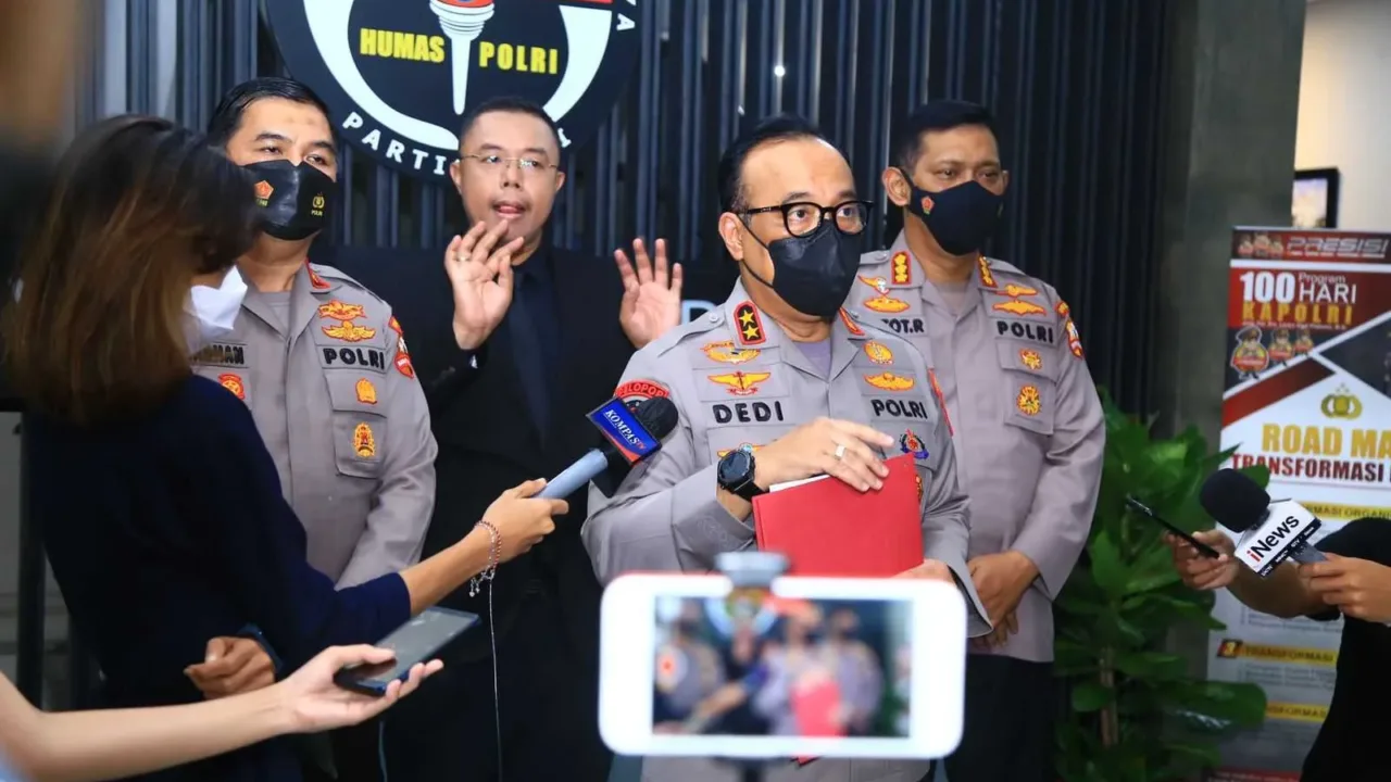 Kapolri Tinjau Arus Mudik Naik Heli, Tol Jakarta-Cikampek Lancar