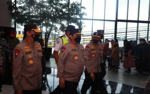 Kapolda Banten Dampingi Wakapolri Tinjau Pelabuhan Merak Cek Kesiapan Pengamanan dan Prokes