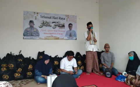 MANTAP…Kapolri dan Aktivis Rutin Bagikan Ratusan Sembako Saat Ramadhan di Banten