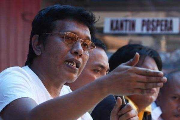 Soal Tiga Periode, Adian Sebut Lempar Batu Sembunyi Tangan