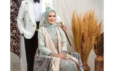 VIRAL…Artis Cantik Pamer Foto Prewedding Bersama Dandim 0603 Lebak
