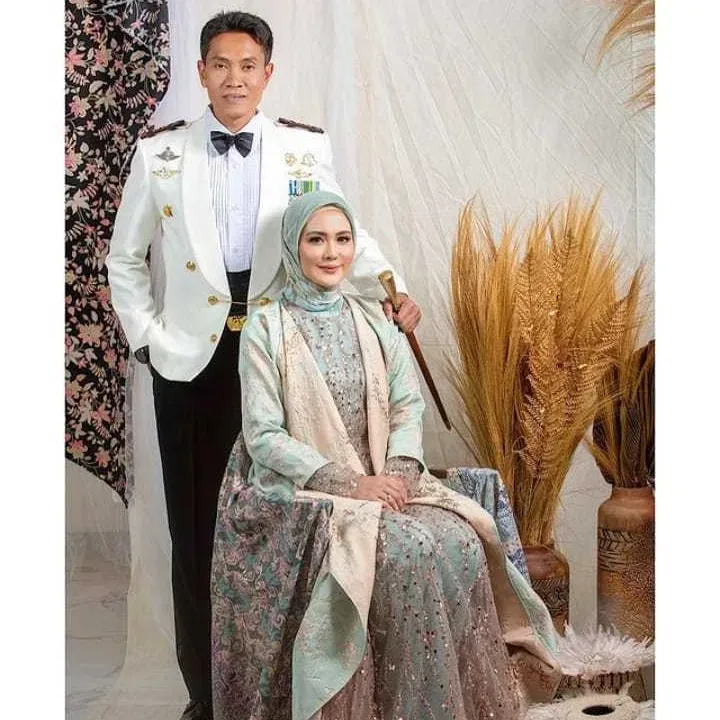 VIRAL…Artis Cantik Pamer Foto Prewedding Bersama Dandim 0603 Lebak