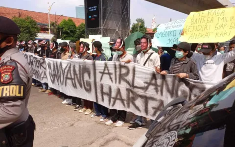USUT…Demo Mafia Migor di Kejagung, Menko Ekonomi Disebut