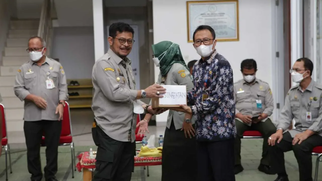 Pastikan Bebas dari PMK, Mentan Tinjau Peternakan Sapi di Banten