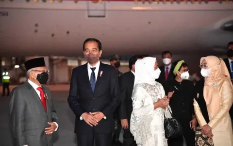 Presiden Jokowi dan Ibu Iriana Tiba di Indonesia