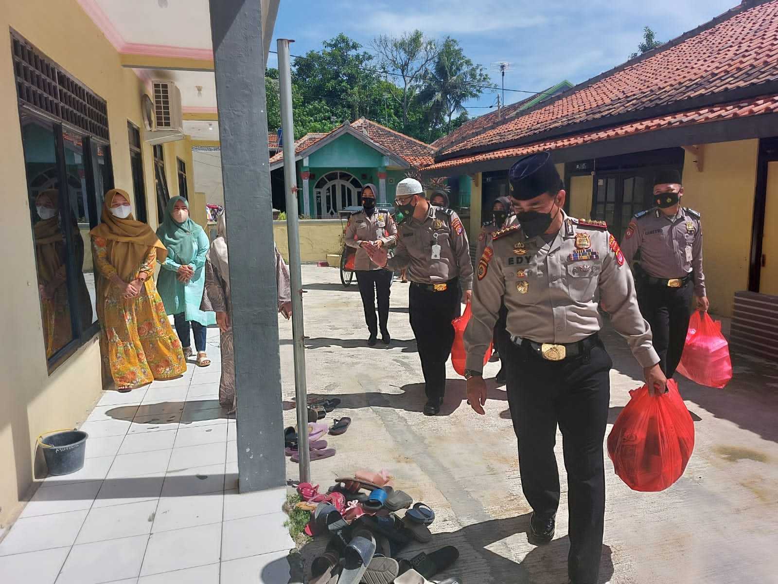 Gelar Jumat Barokah, Ditpamobvit Polda Banten Kunjungi Yayasan Panti Asuhan Nurul Islam