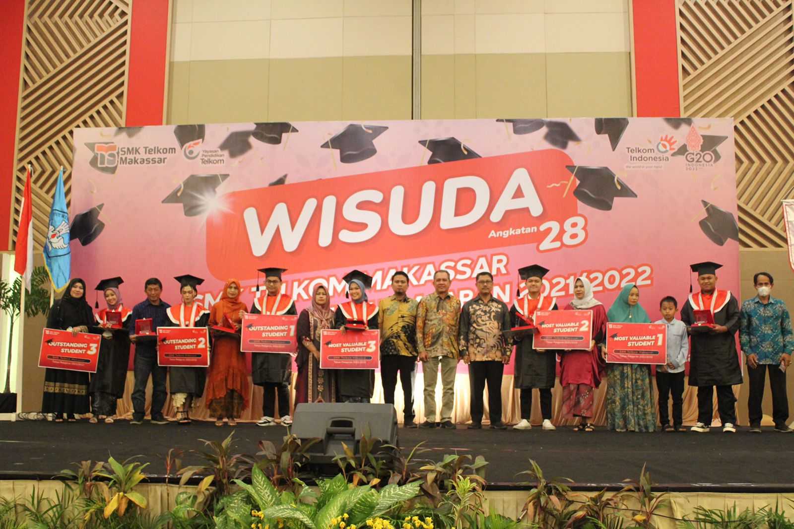 Hari Pancasila, Smk Telkom Makassar Melaksanakan Wisuda Siswa Amgakatan Ke-28