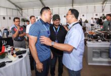 Sinyal...!Ahy Dan Anies Baswedan Mesra Saat Nonton Formula E Di Ancol