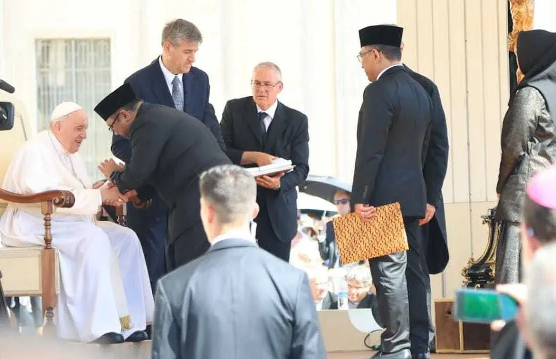 Bertemu Paus Fransiskus, Menag Sampaikan Undangan Presiden Jokowi