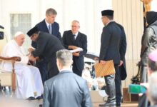 Bertemu Paus Fransiskus, Menag Sampaikan Undangan Presiden Jokowi