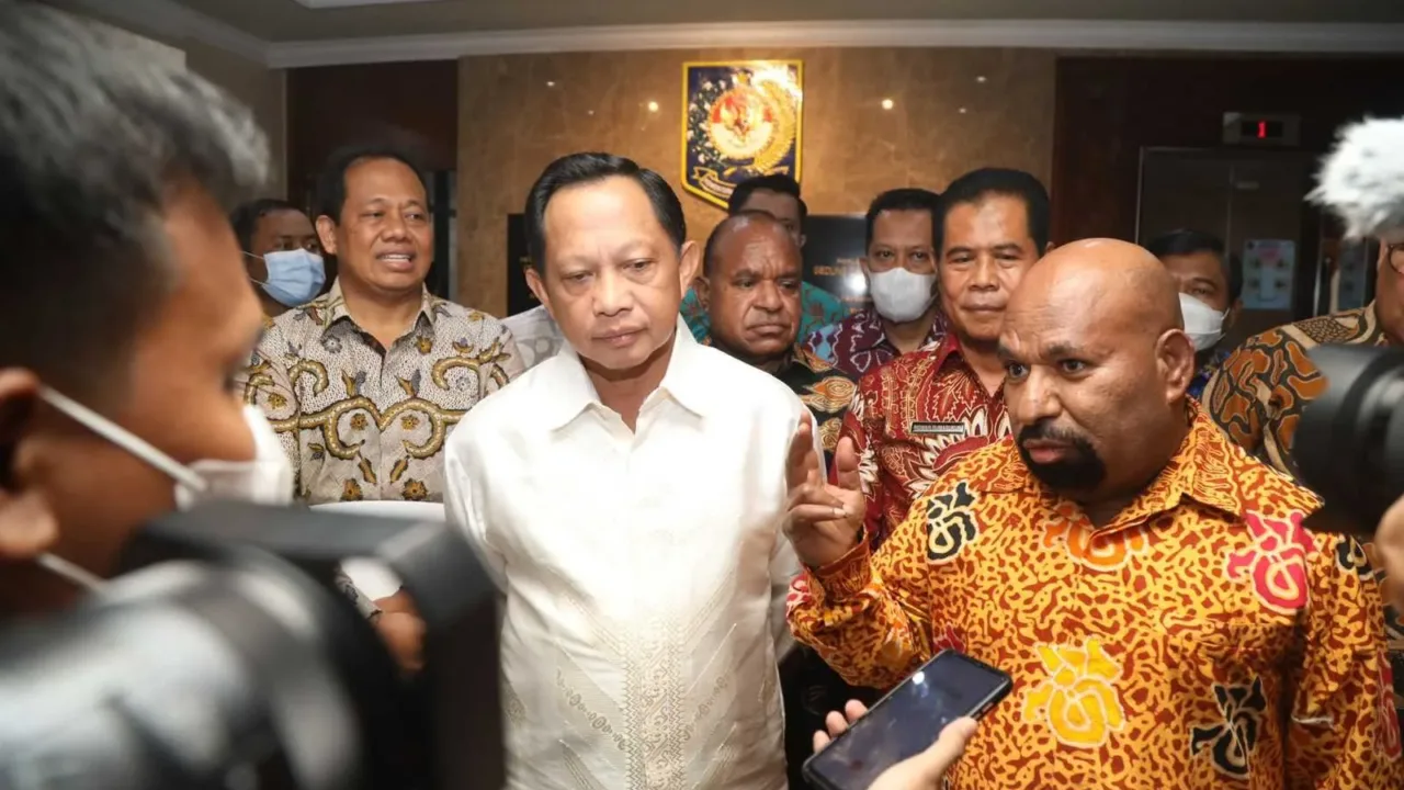 WADUH … Gubernur Papua Temui Mendagri Dukung Pemekaran