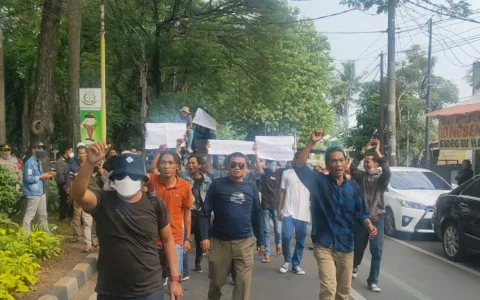 Warga Tangerang Demo di PN, Jimmy Lie Layak Ditahan