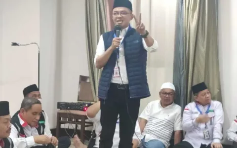 Motivasi PPHI di Mekkah, Kiai Maman: Pelayanan Harus Membahagiakan Jamaah Haji