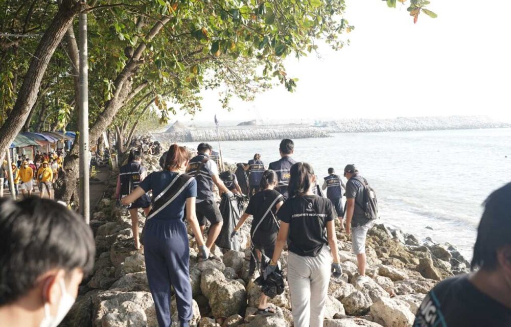 Keren...!Ampi Bali Dan Karang Taruna Bersih Pantai