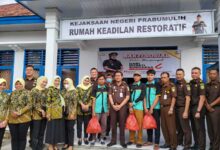 Hari Bhakti Adhyaksa Ke 62, Kejari Prabumulih Bagikan Paket Sembako