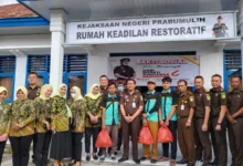 Hari Bhakti Adhyaksa ke 62, Kejari Prabumulih Bagikan Paket Sembako
