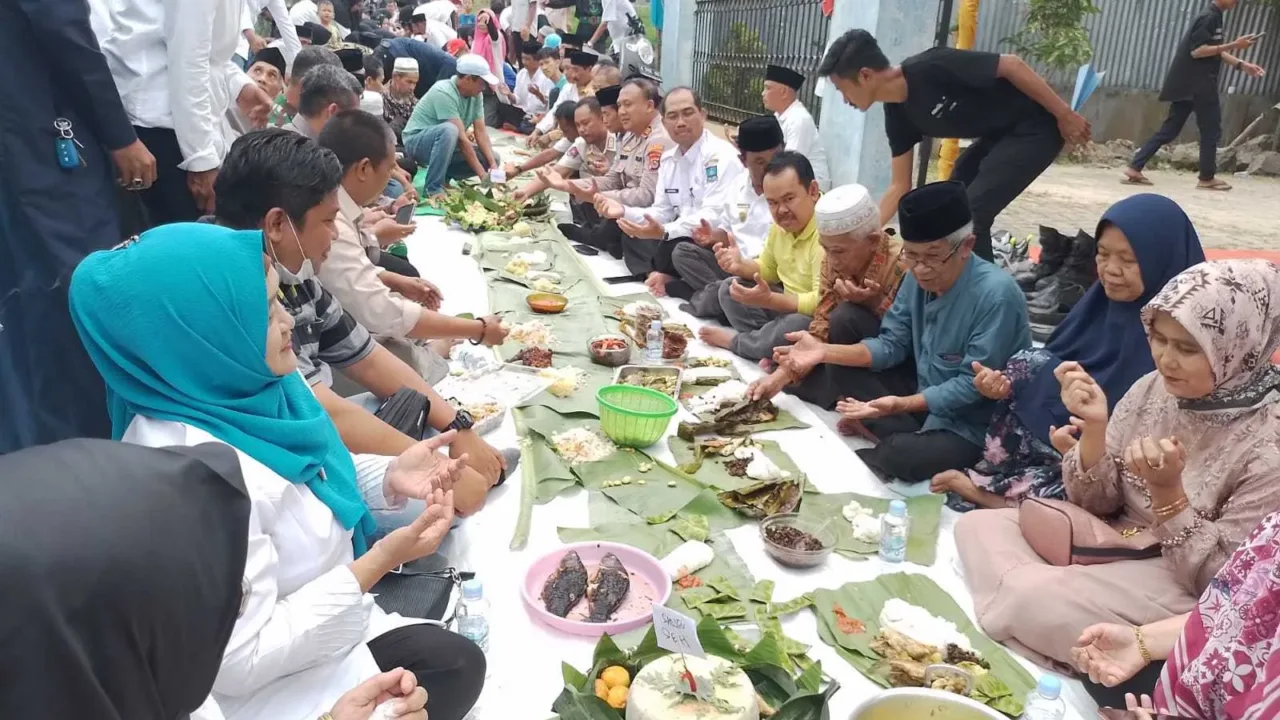 Ribuan Warga Sambut Tb Haerul Jaman di Acara Magailan