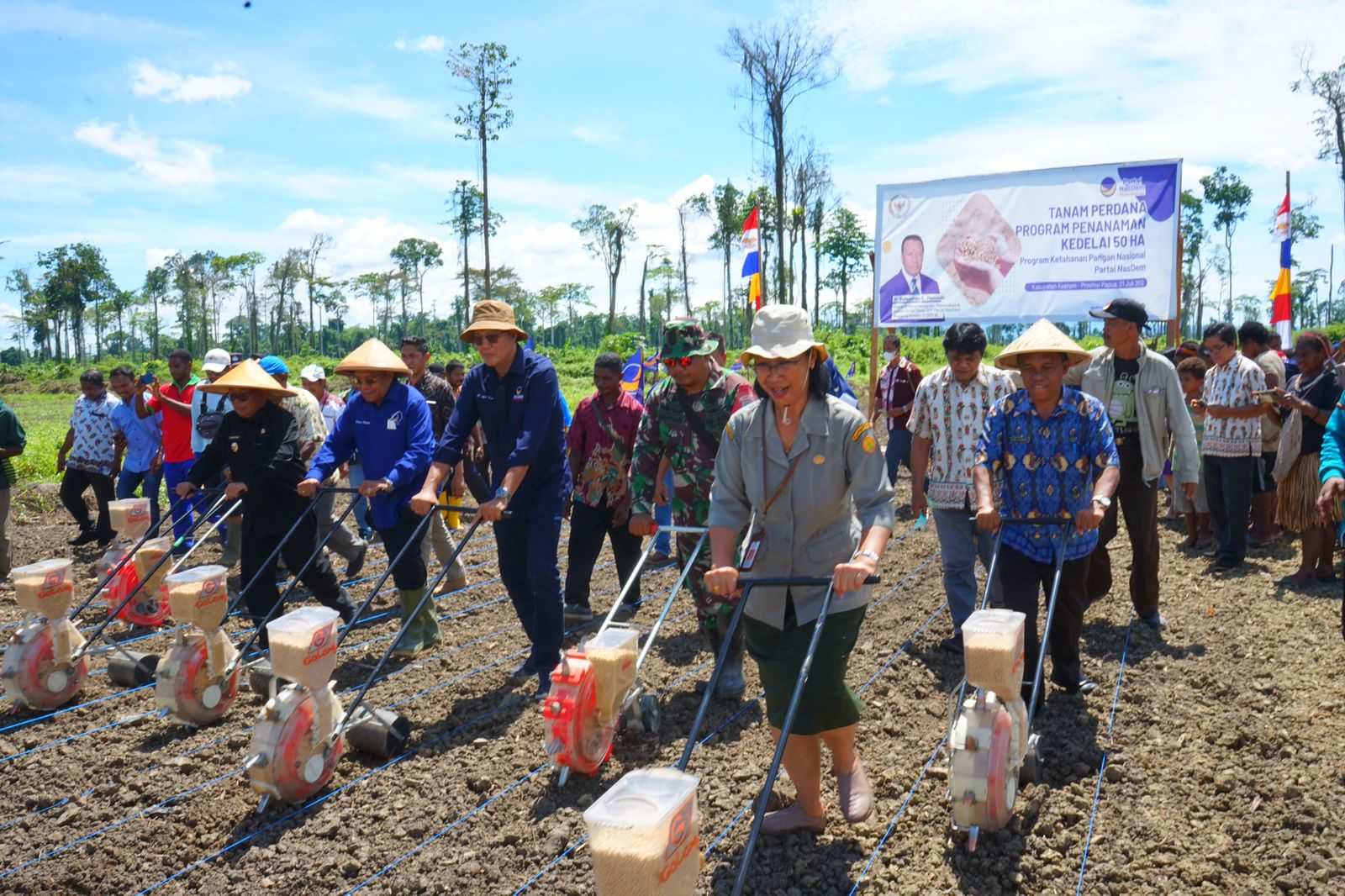 Keren ...! Ayep Zaki Gelar Tanam Perdana Program Penanaman Kedelai 50 Ha Di Papua