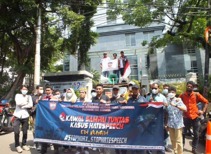 Sikat...!Massa Desak Majlis Hakim Segera Hukum Edi Mulyadi, Begini Dosanya