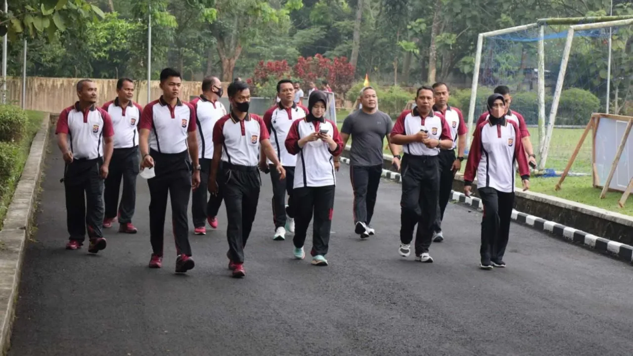 Pejabat Utama Polda Banten Olahraga Bersama Personel