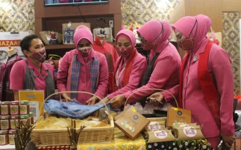 Ketua Bhayangkari Banten Ikuti Bazar Kreasi Nusantara