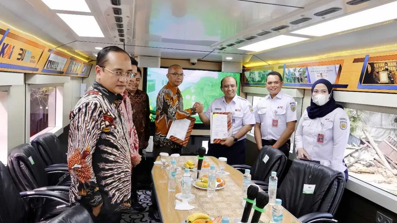 TOP…KAI Daop 1 Jakarta Tandatangani Fakta Integritas Bersama Kejati DKI