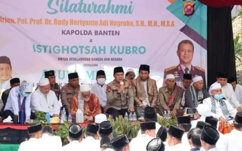 Kapolda Banten Istigosah Qubro Bareng 2.500 Kiyai dan Santri