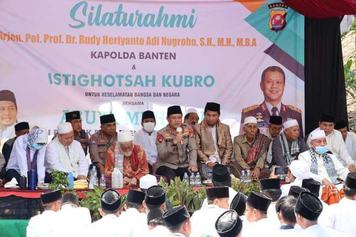 Kapolda Banten Istigosah Qubro Bareng 2.500 Kiyai Dan Santri