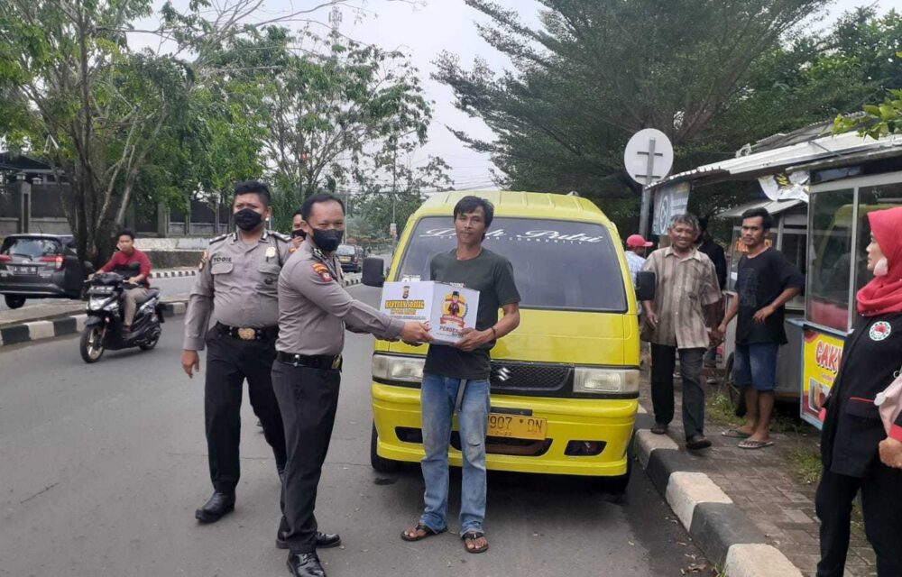 Mantap...! Peduli Sesama, Ditpamobvit Polda Banten Bagikan Ratusan Paket Sembako