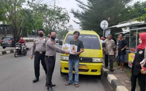 Mantap… Peduli Sesama, Ditpamobvit Polda Banten Bagikan Ratusan Paket Sembako