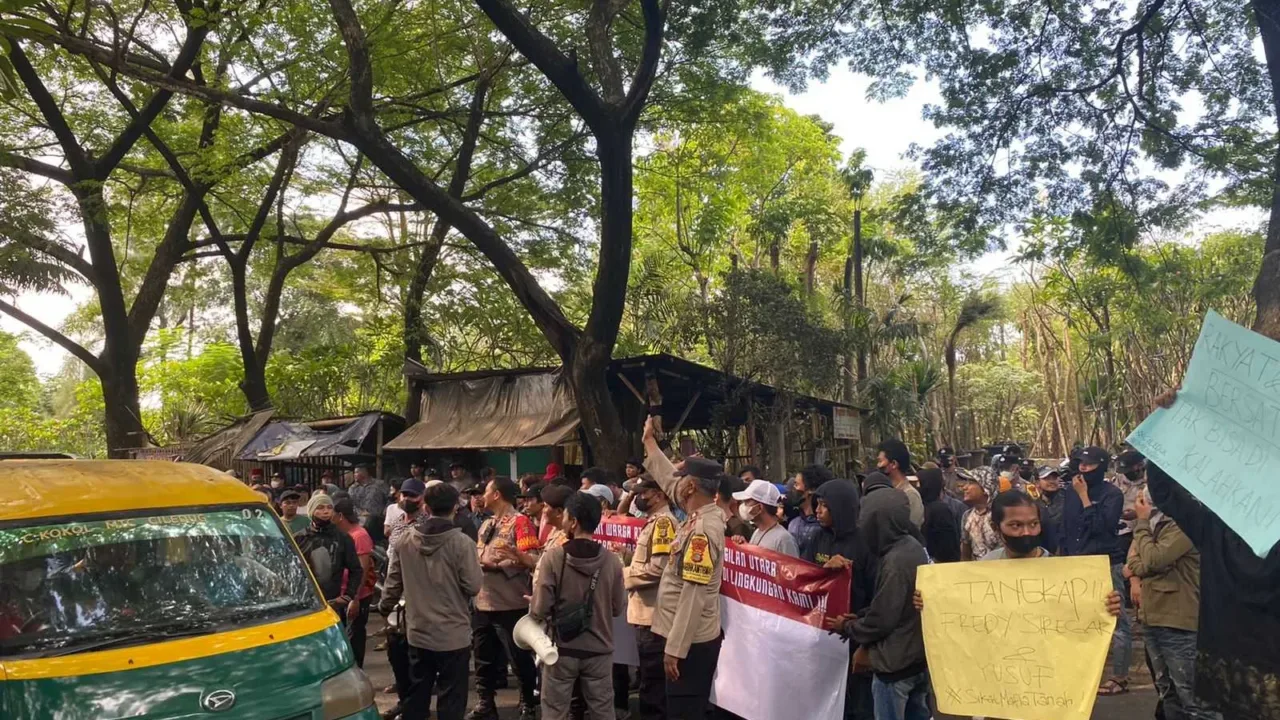 Smart Desak Polres Metro Bantai Mafia Tanah