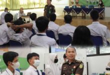 Genjot Terus...!Kejati Dki Sosialisasi Hukum Di Smpn 182 Jakarta