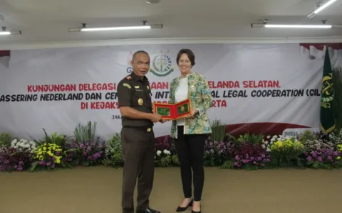 Reda Martovani Bicara Hukum Bersama Kejati Belanda