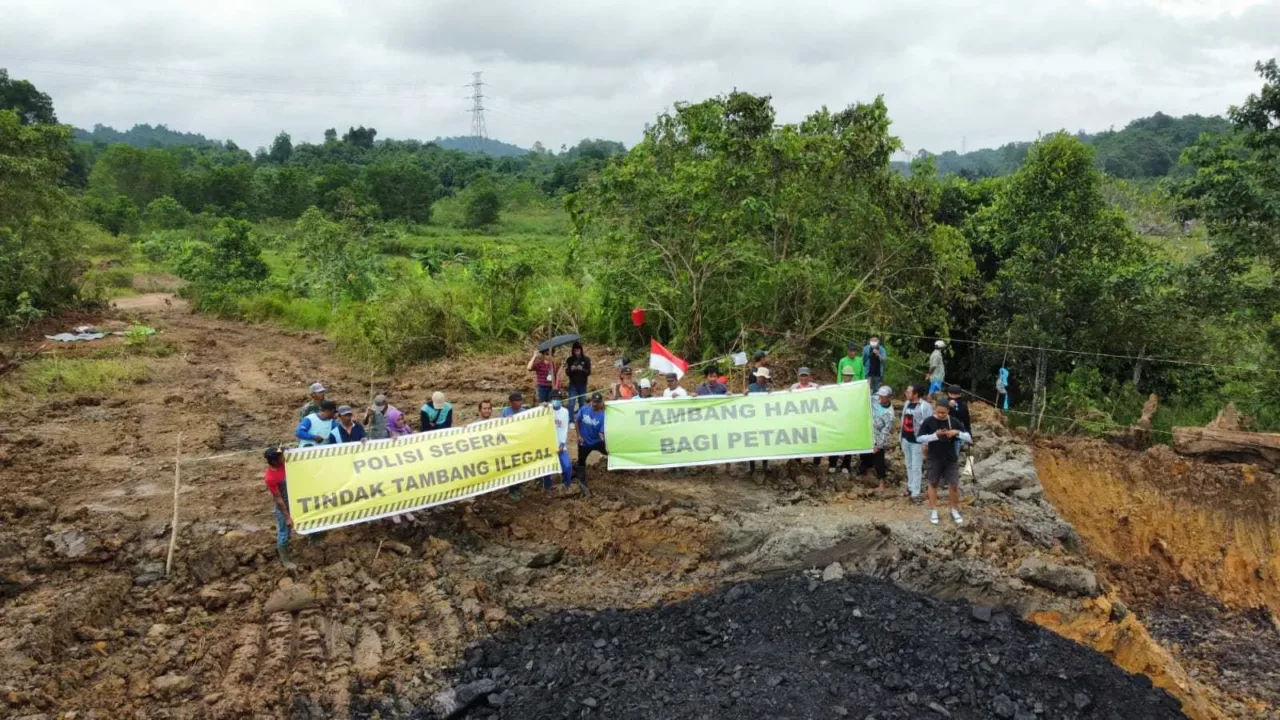BONGKAR…Petani di Makroman Samarinda Sita Alat Berat Tambang Ilegal