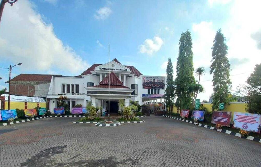 Luar Biasa...!Kejaksaan Negeri Kota Malang Banjir Karangan Bunga