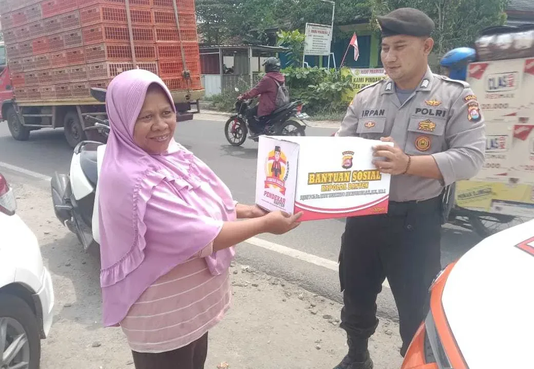 Peduli Sesama, Ditpamobvit Polda Banten Salurkan Puluhan Paket Sembako